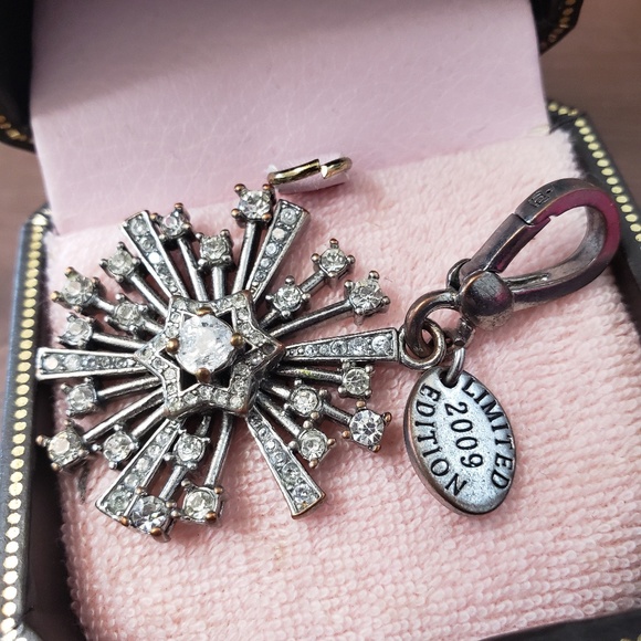 Juicy Couture Jewelry - LE 09 Silver Snowflake Juicy Couture Charm Juicy Couture Jewelry - LE 09 Silver Snowflake Juicy Couture Charm